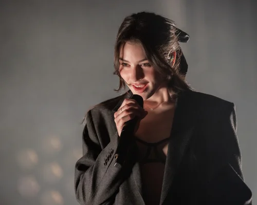 Gracie Abrams portrait