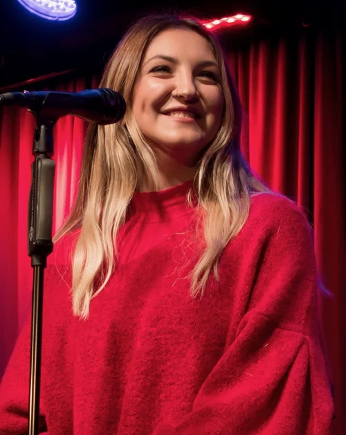 Julia Michaels portrait