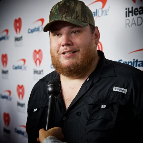 Luke Combs portrait