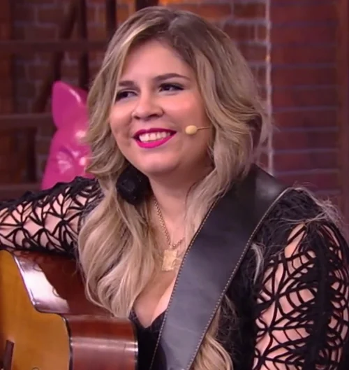 Marília Mendonça portrait