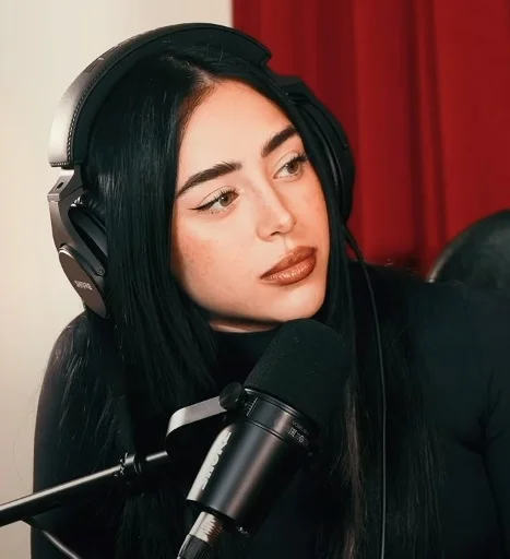 Nicki Nicole portrait